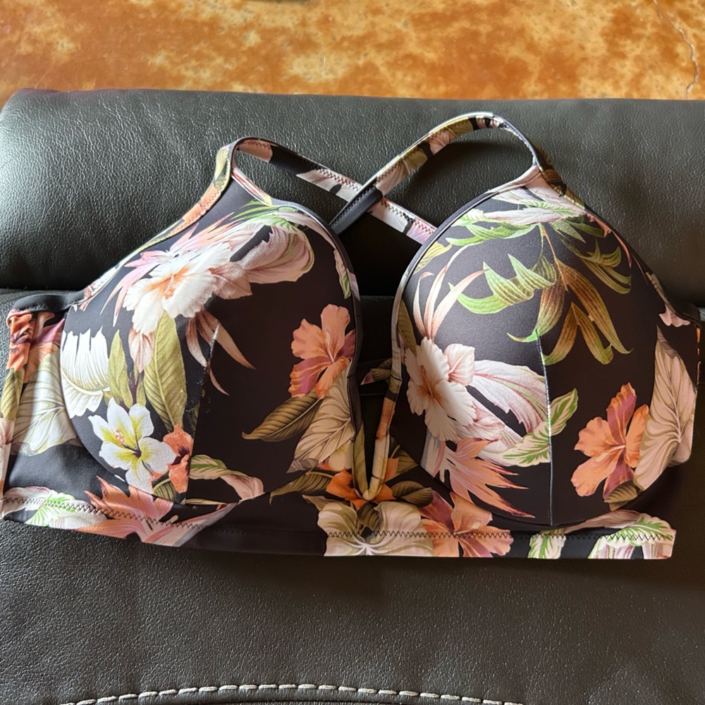 Shade & Shore bikini. The top size is 38DD and the bottoms are large.